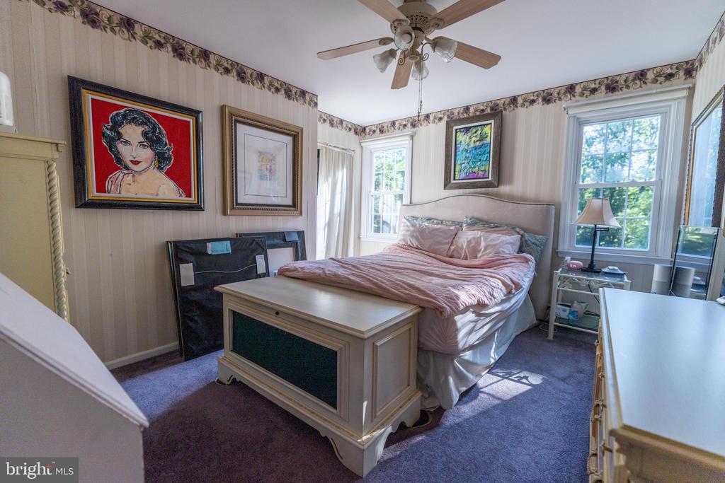1141 SCHOOL HOUSE LANE