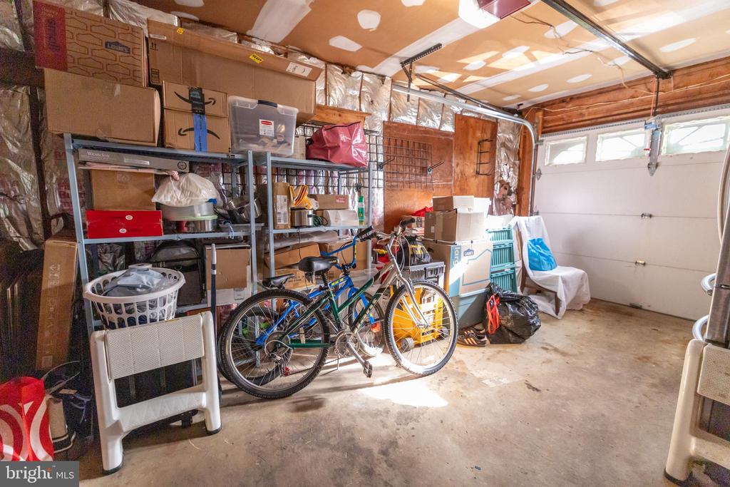 1141 SCHOOL HOUSE LANE