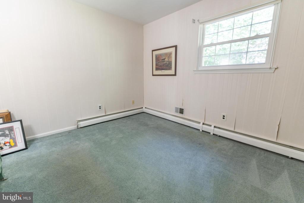 1141 SCHOOL HOUSE LANE