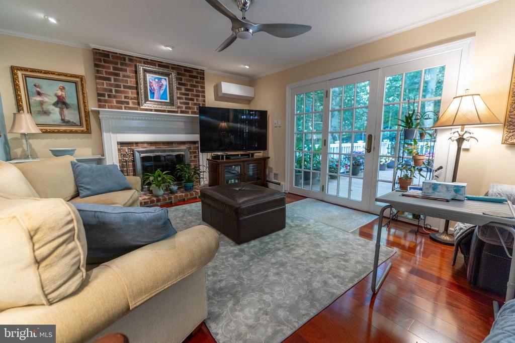 1141 SCHOOL HOUSE LANE