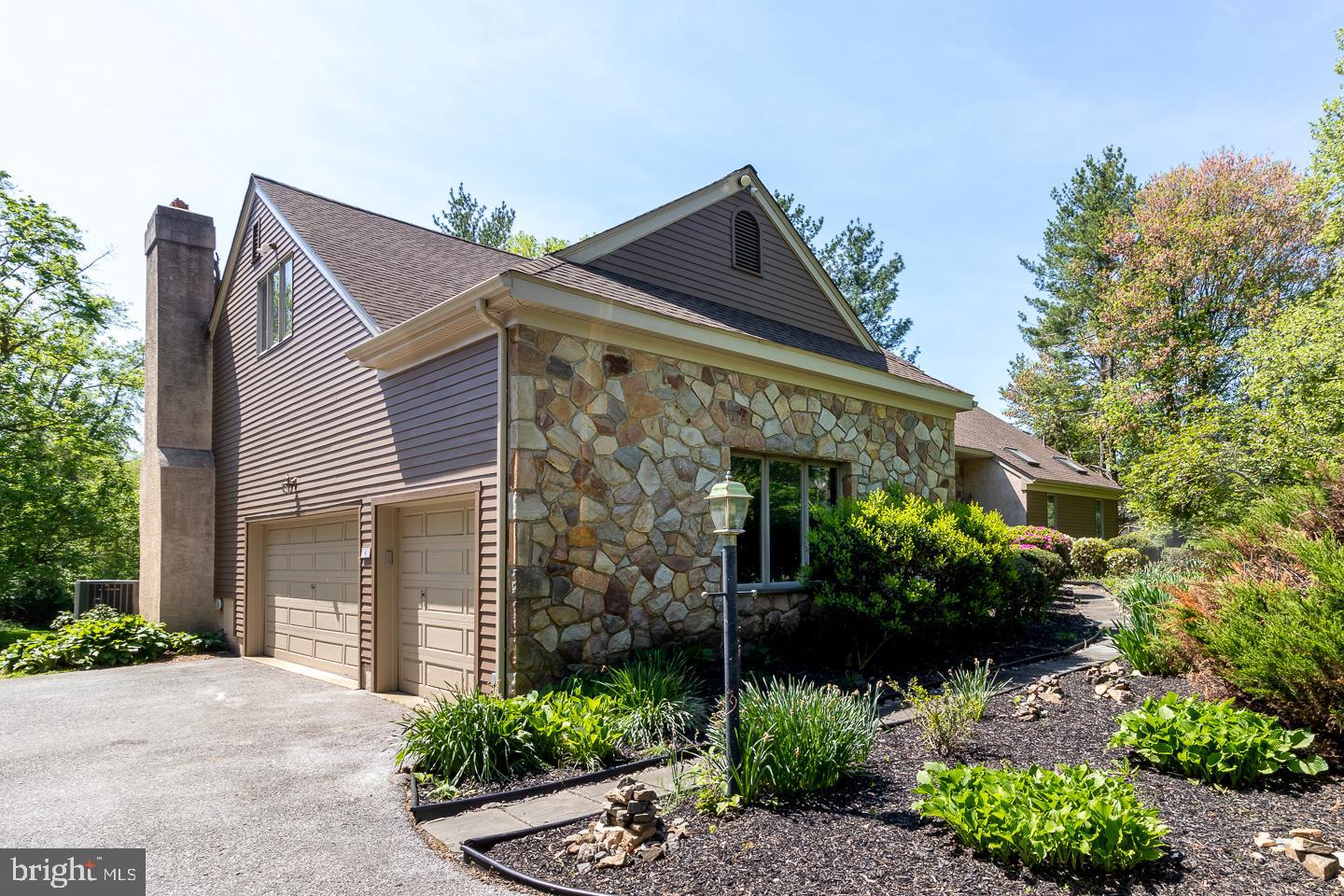 4 E Spring Oak Cir