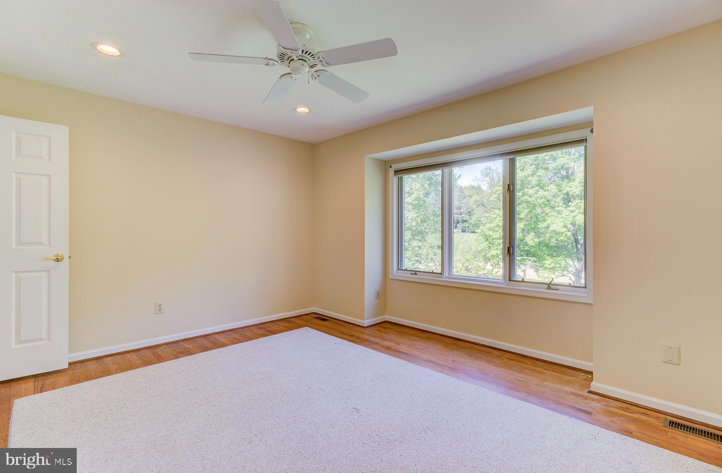 4 E Spring Oak Cir