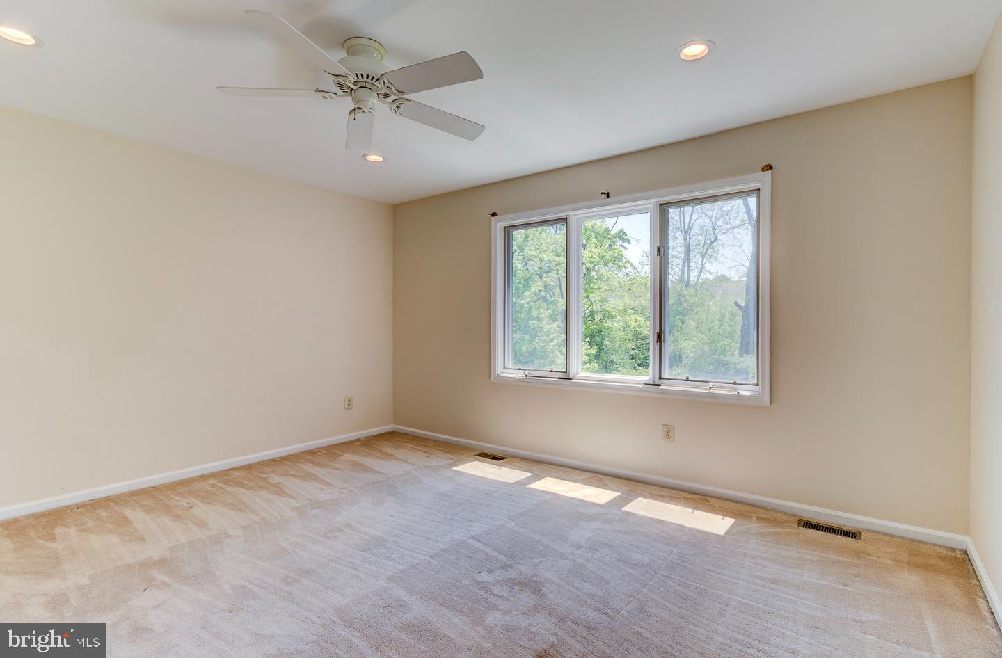 4 E Spring Oak Cir