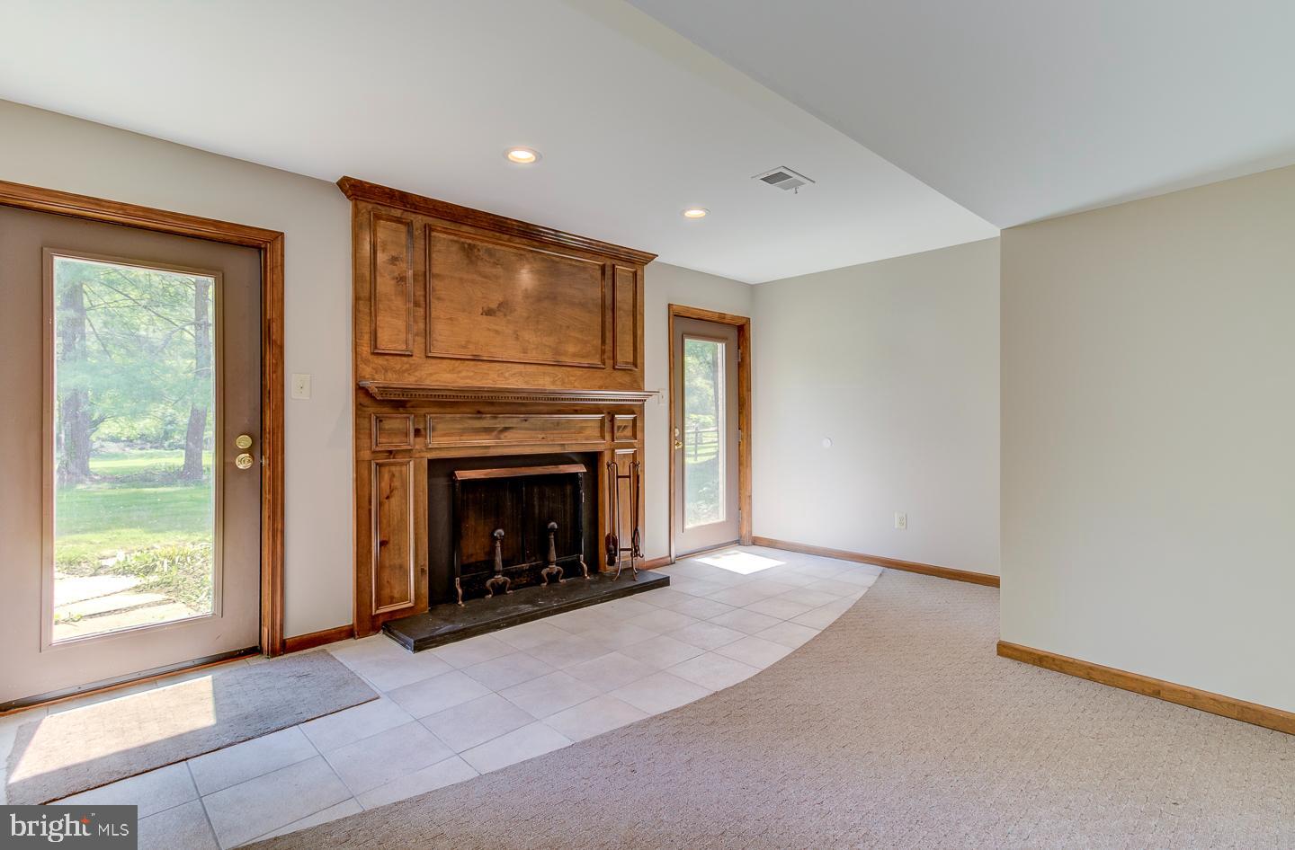 4 E Spring Oak Cir
