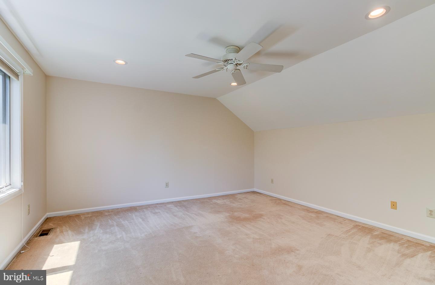 4 E Spring Oak Cir
