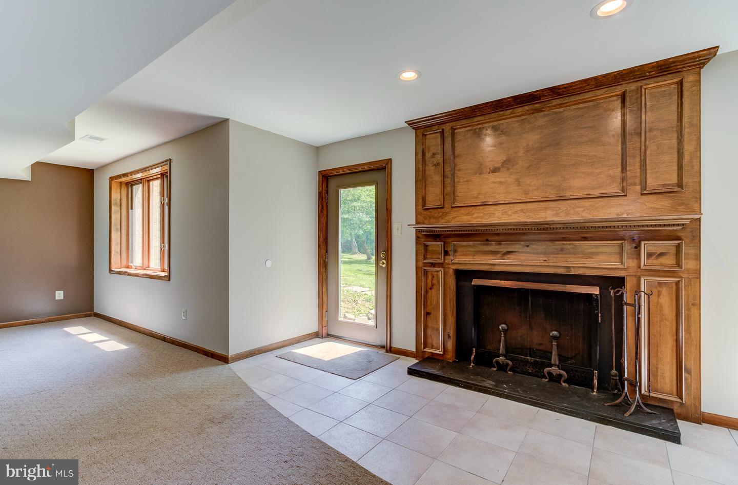 4 E Spring Oak Cir