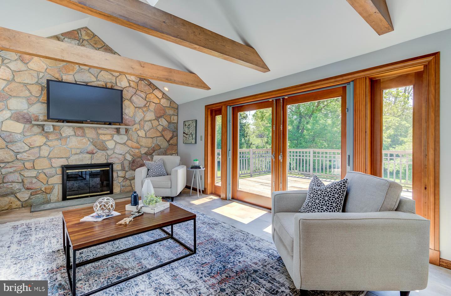 4 E Spring Oak Cir