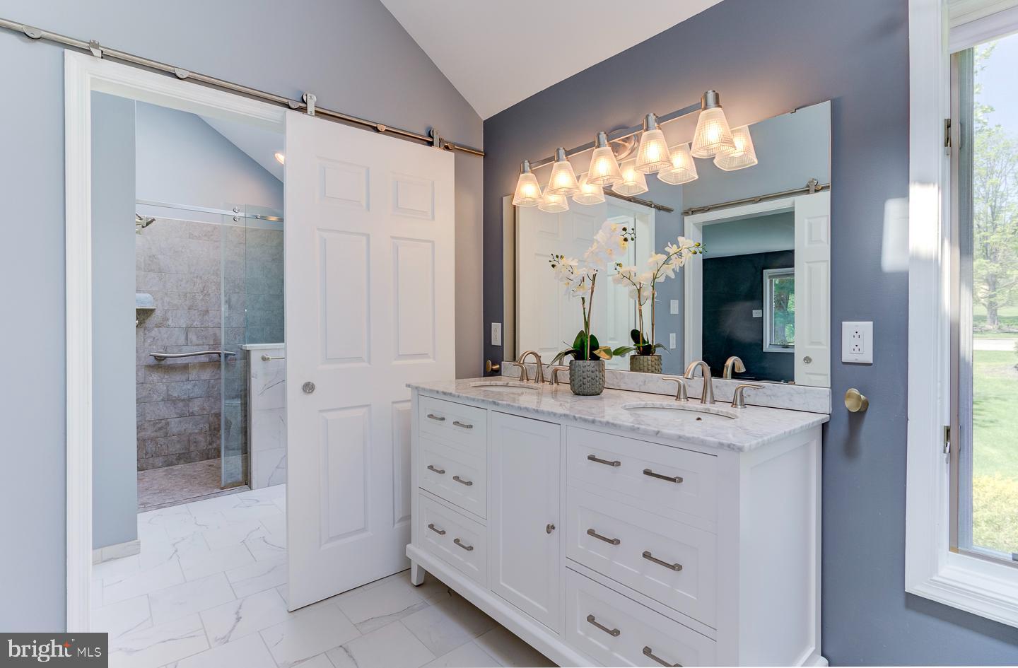 4 E Spring Oak Cir