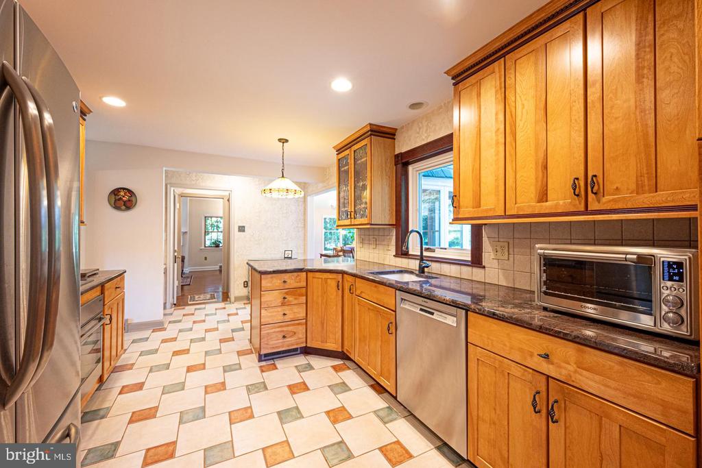 305 Beatty Rd