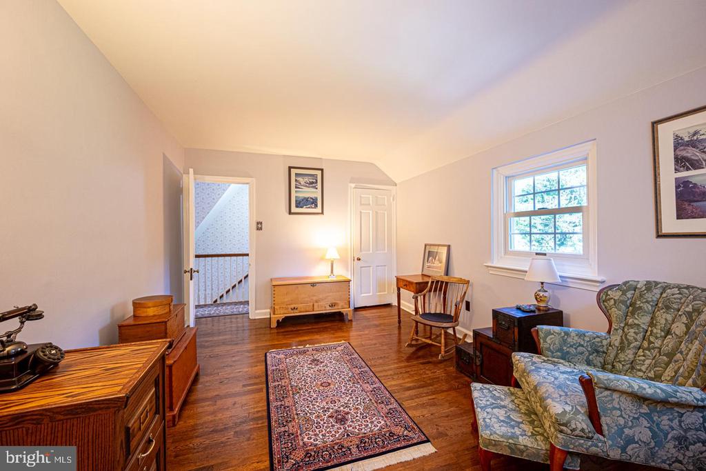 305 Beatty Rd