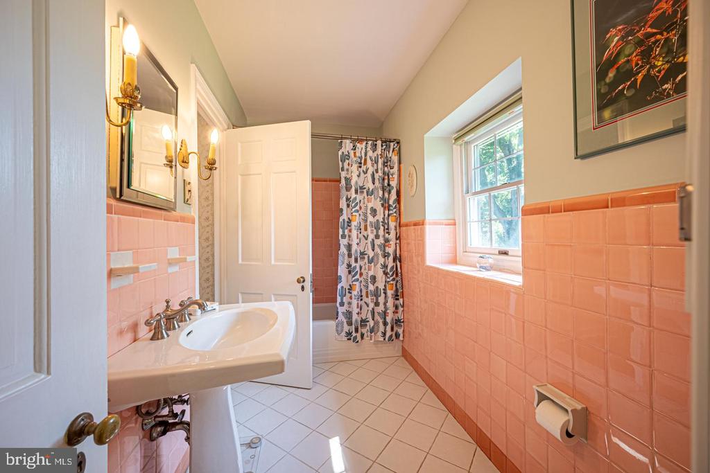 305 Beatty Rd