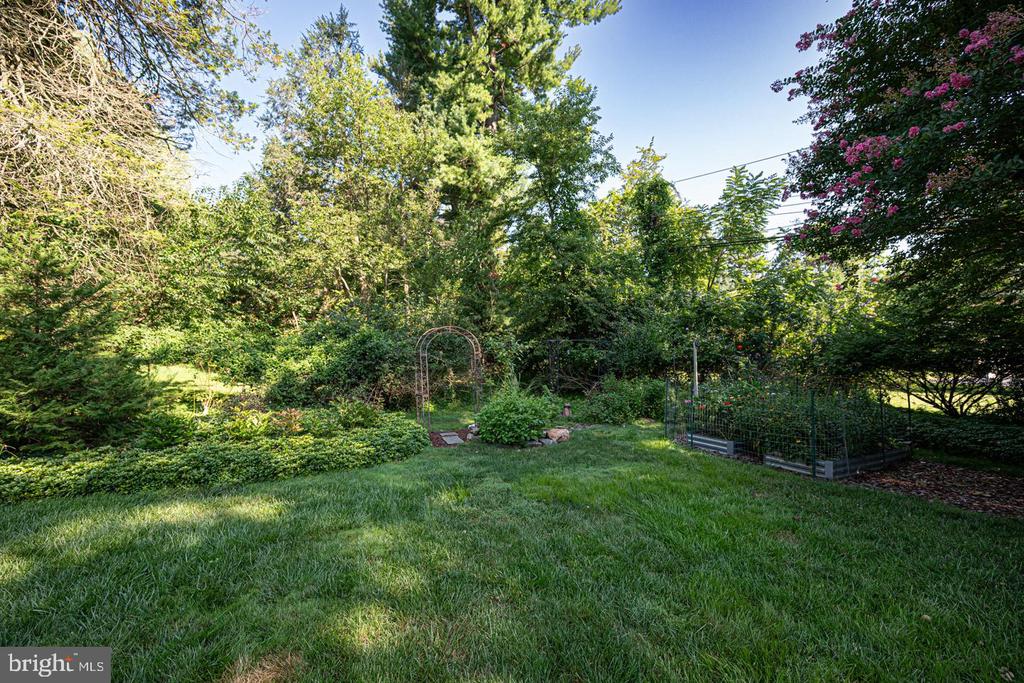 305 Beatty Rd