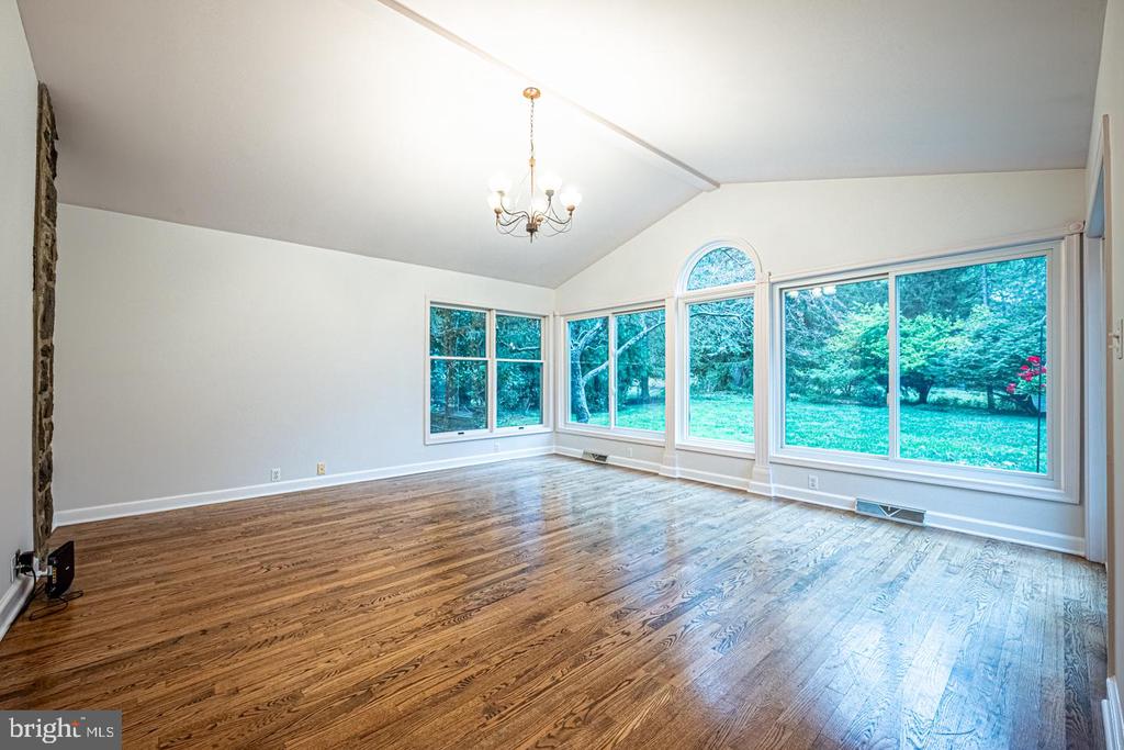 305 Beatty Rd