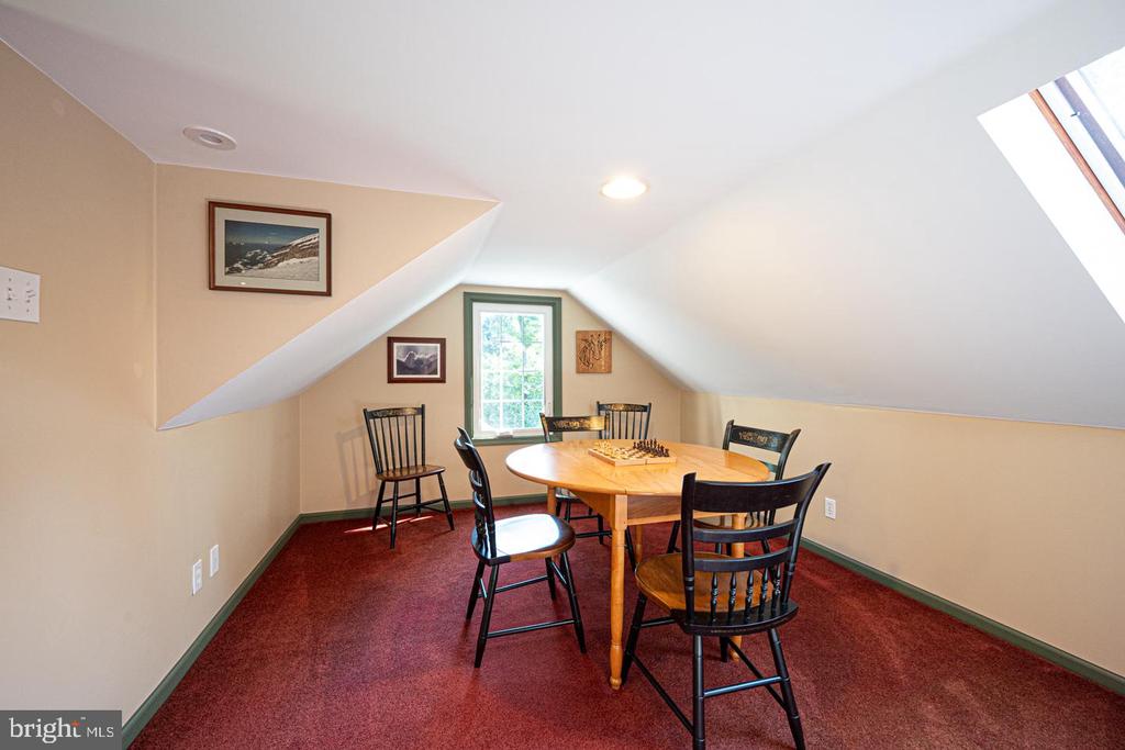 305 Beatty Rd