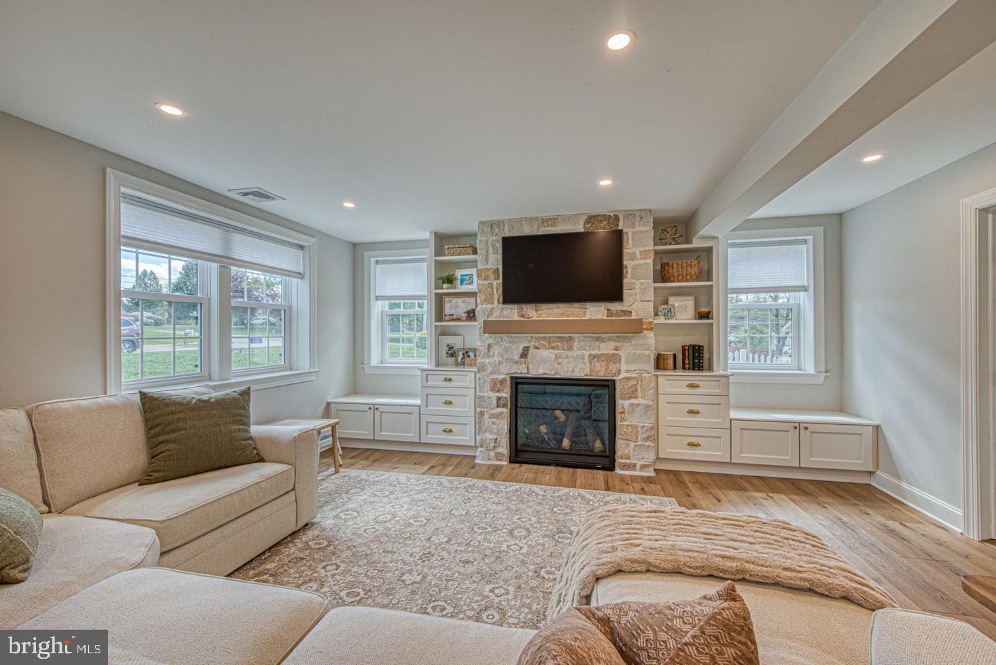 742 Elgin Rd