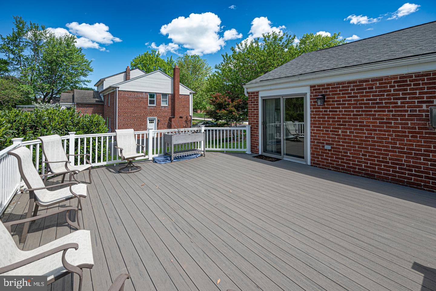 742 Elgin Rd