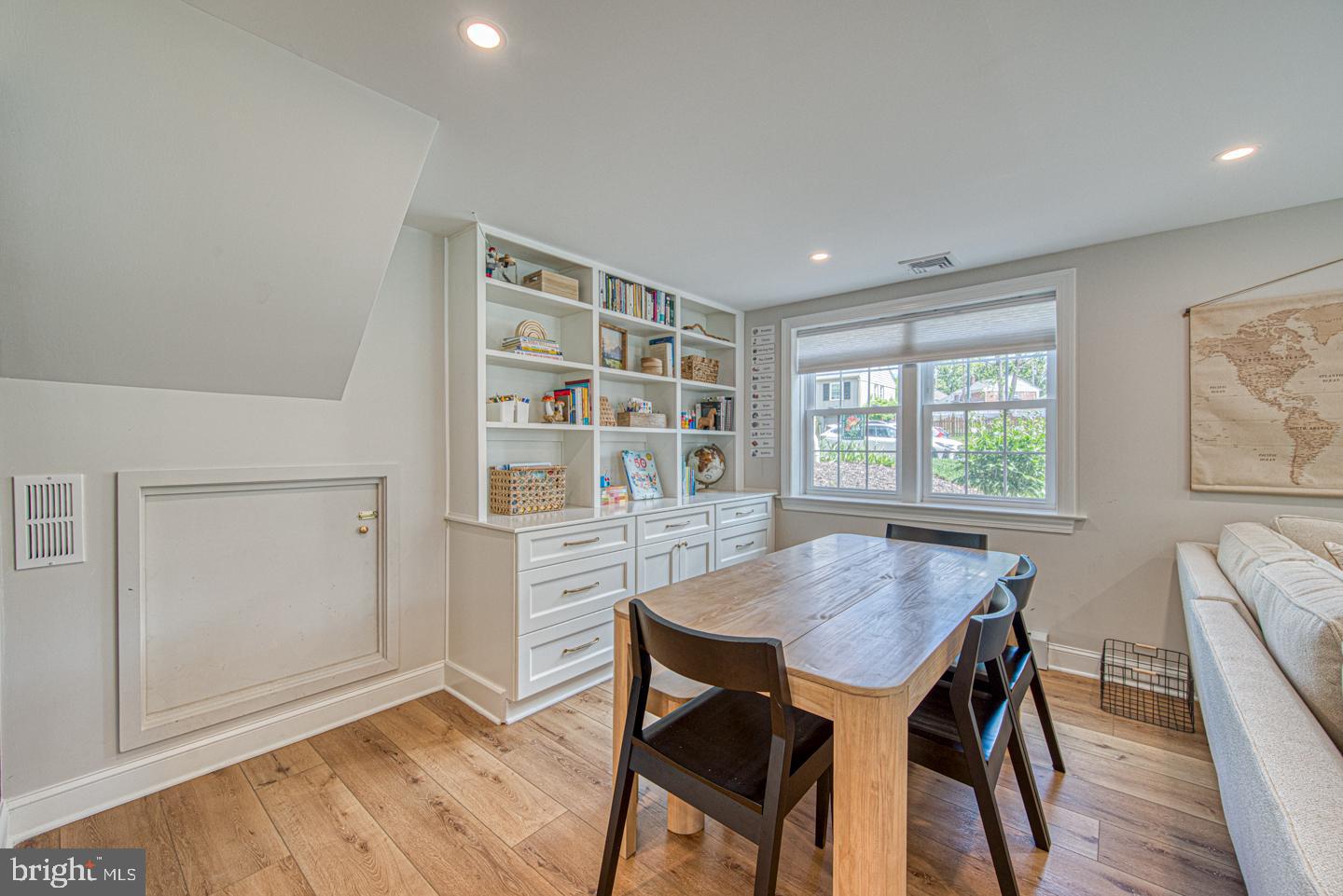 742 Elgin Rd