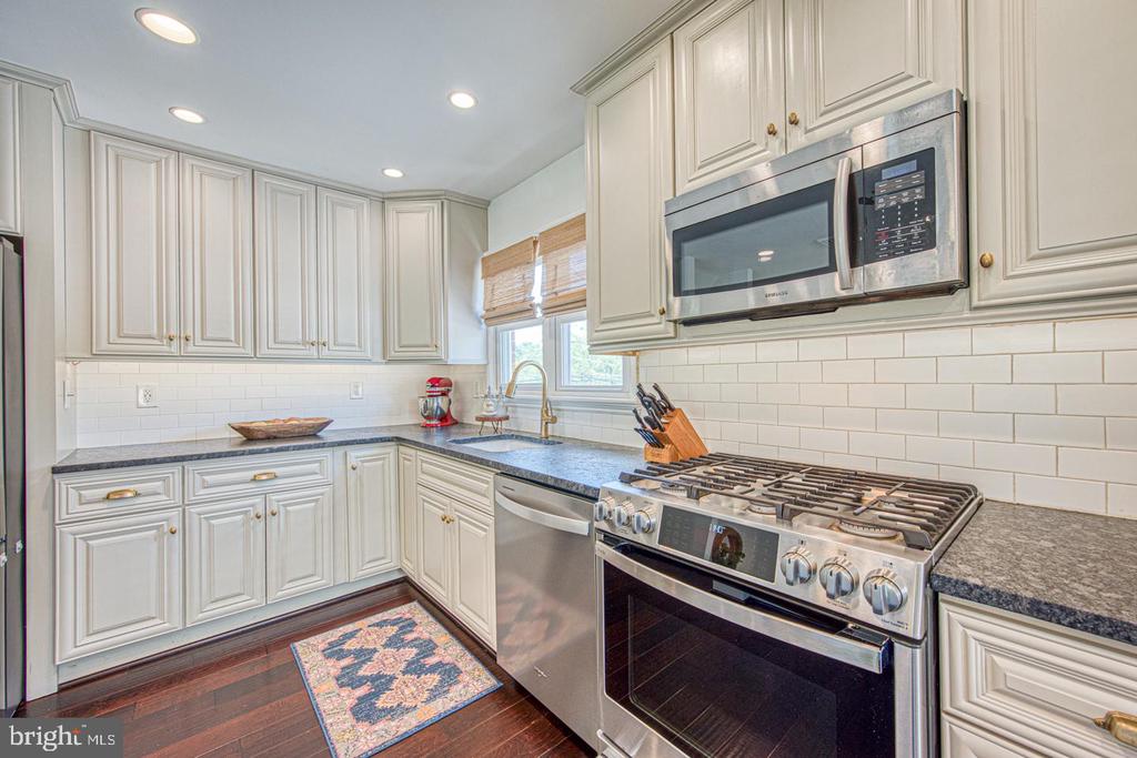 742 Elgin Rd
