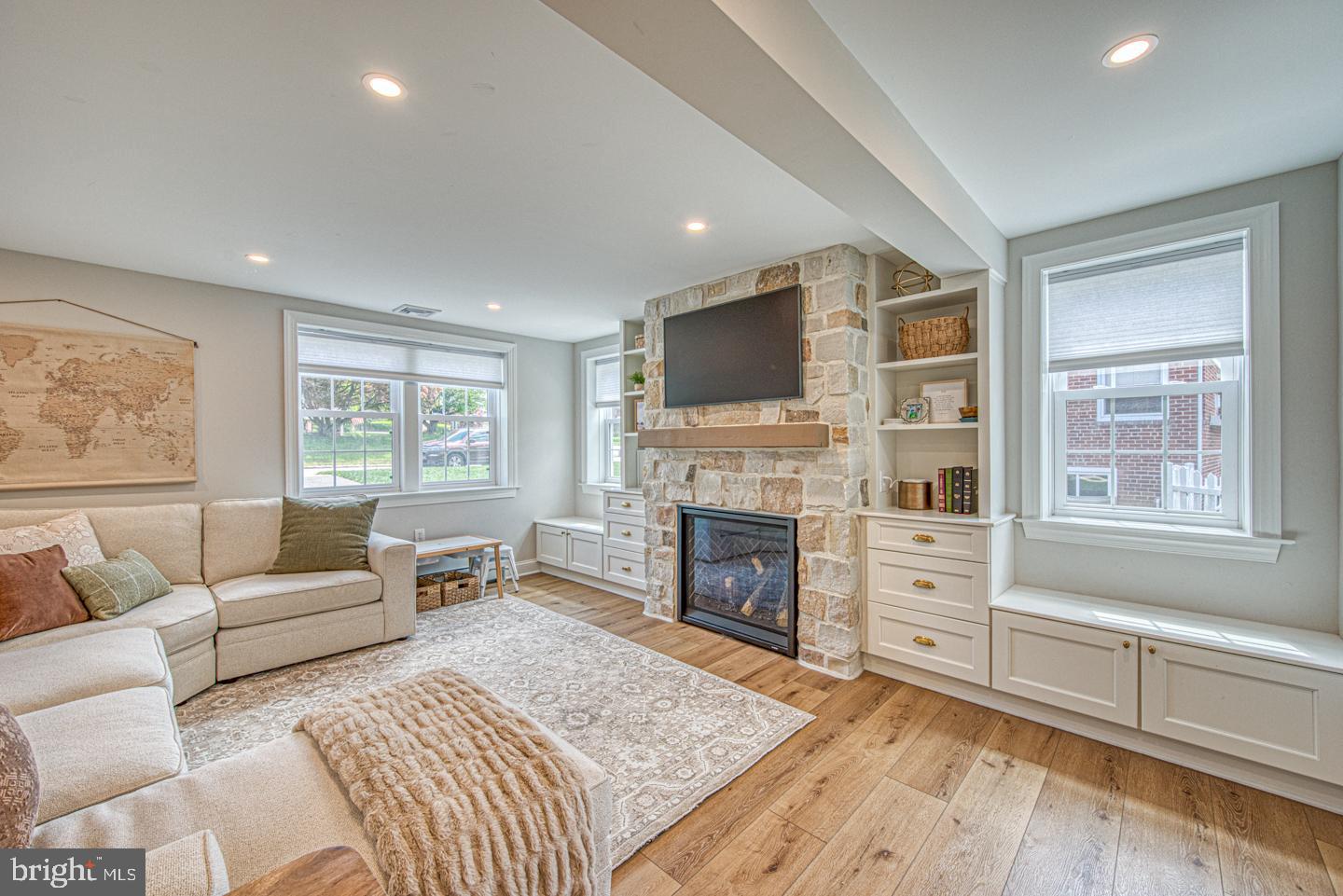 742 Elgin Rd