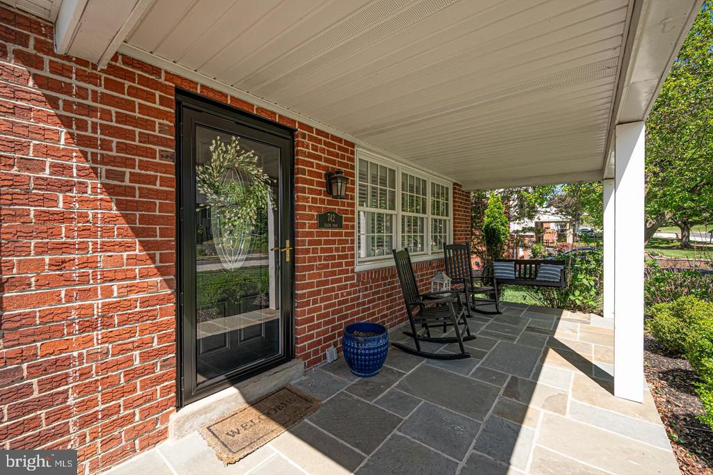 742 Elgin Rd