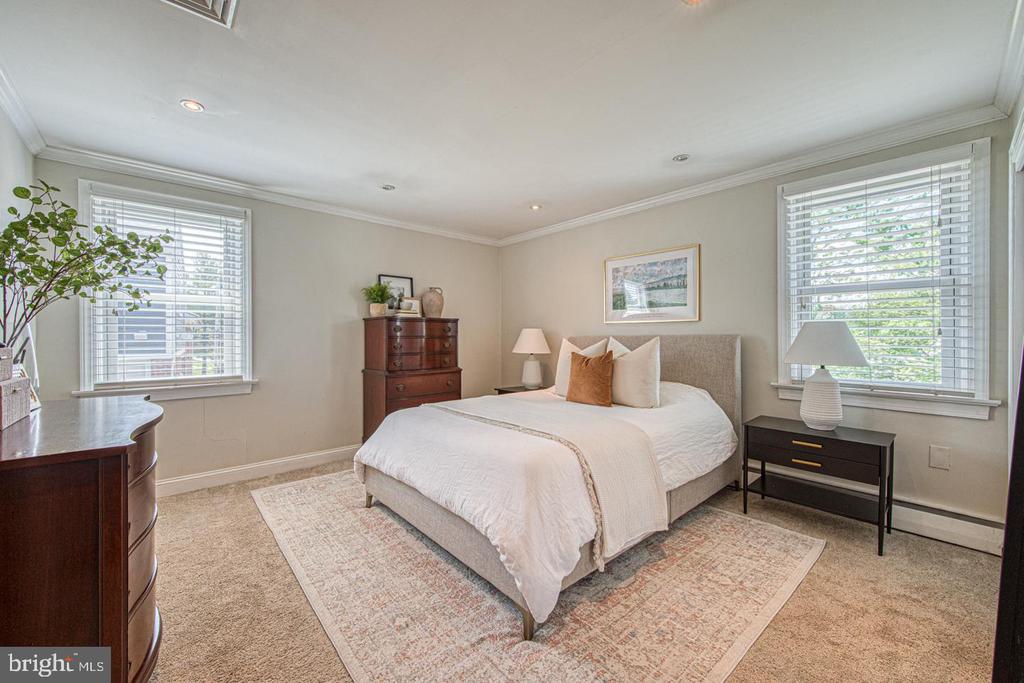 742 Elgin Rd