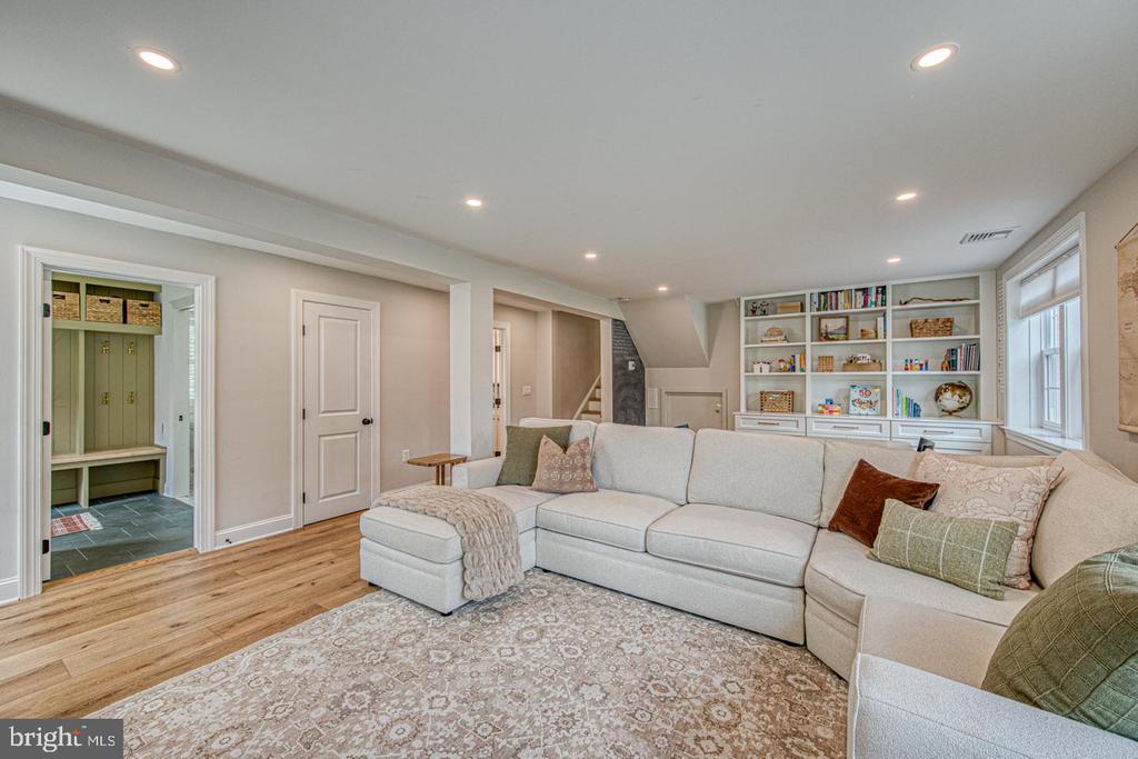 742 Elgin Rd