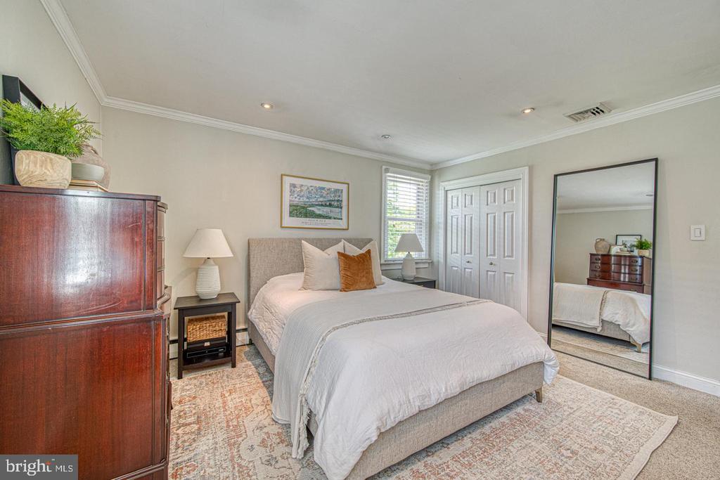 742 Elgin Rd