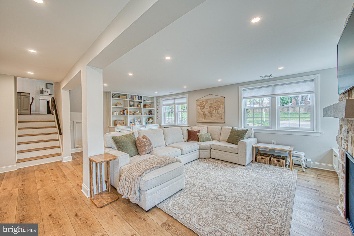 742 Elgin Rd