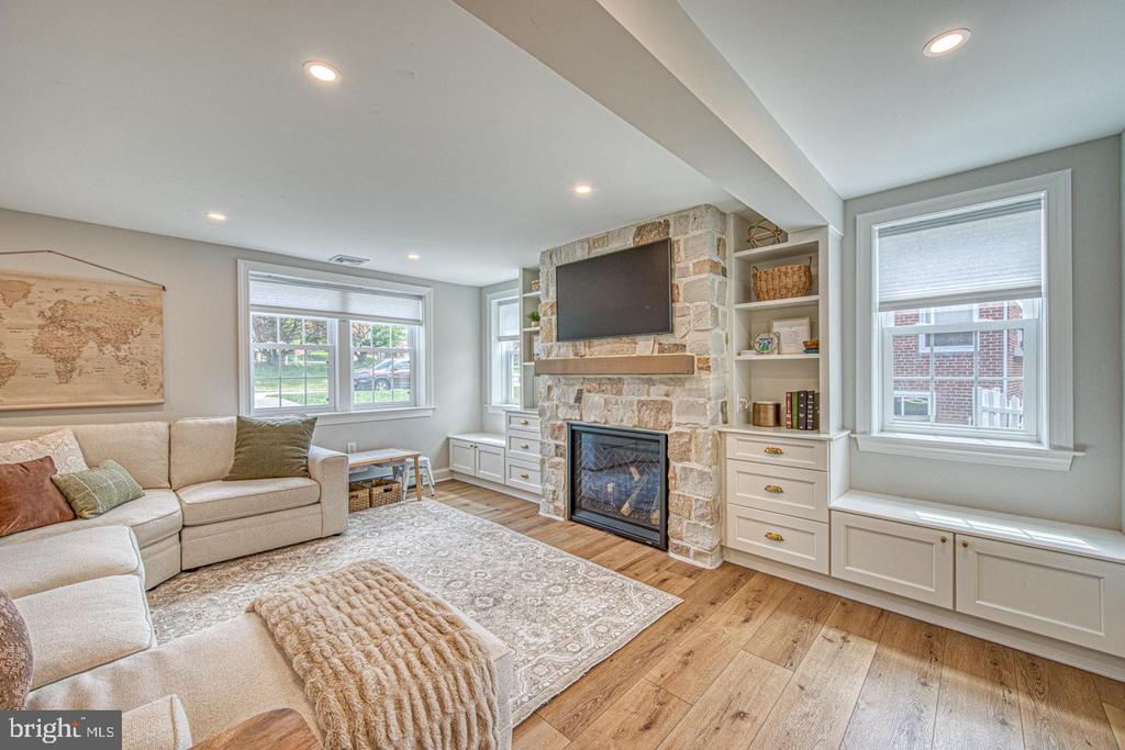 742 Elgin Rd