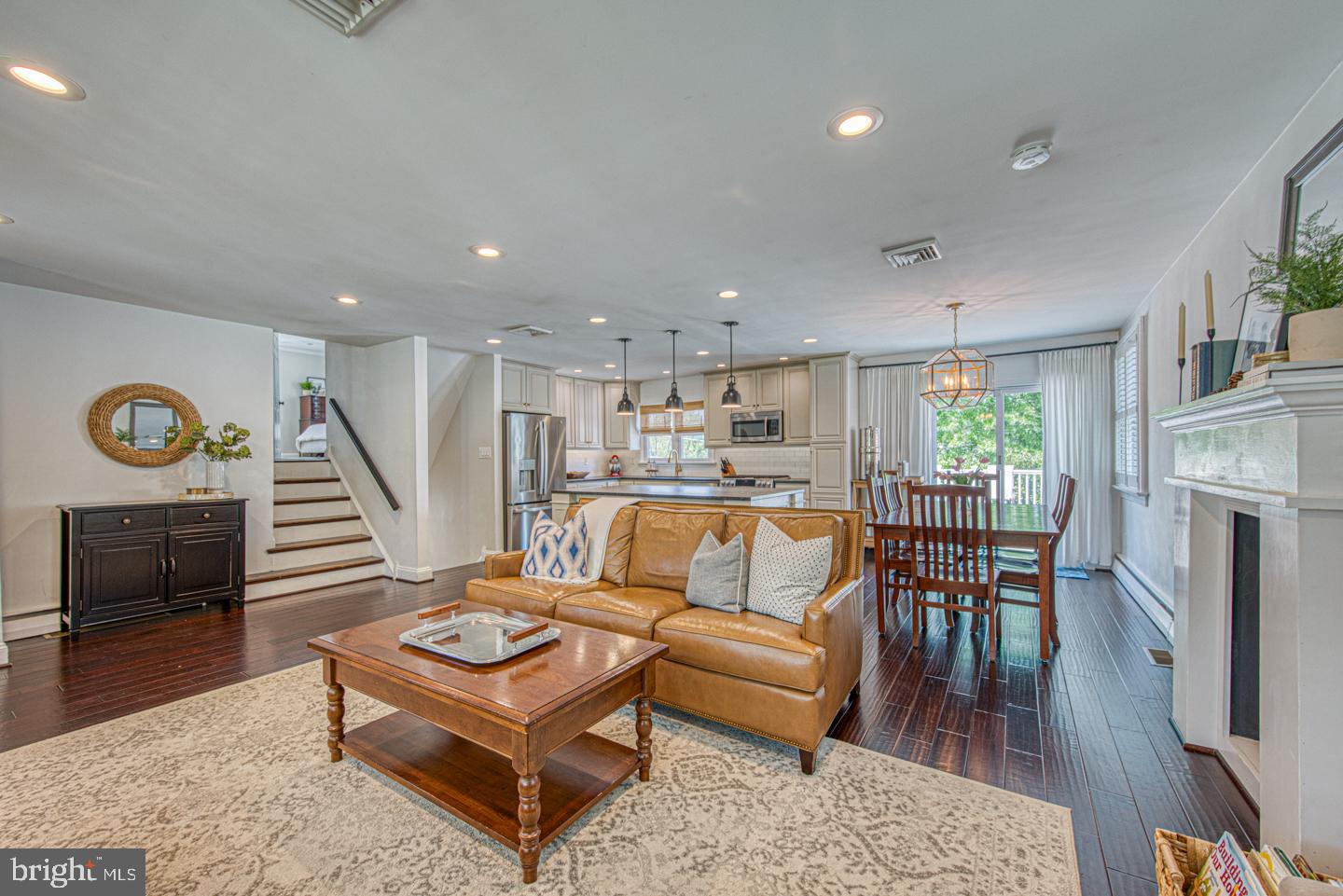 742 Elgin Rd
