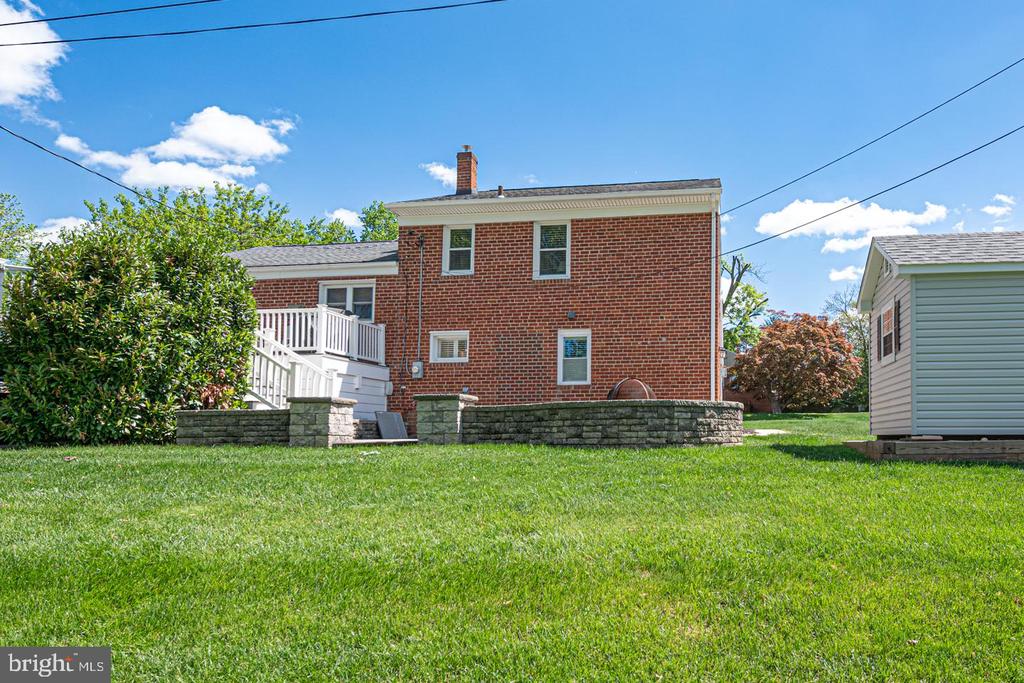 742 Elgin Rd