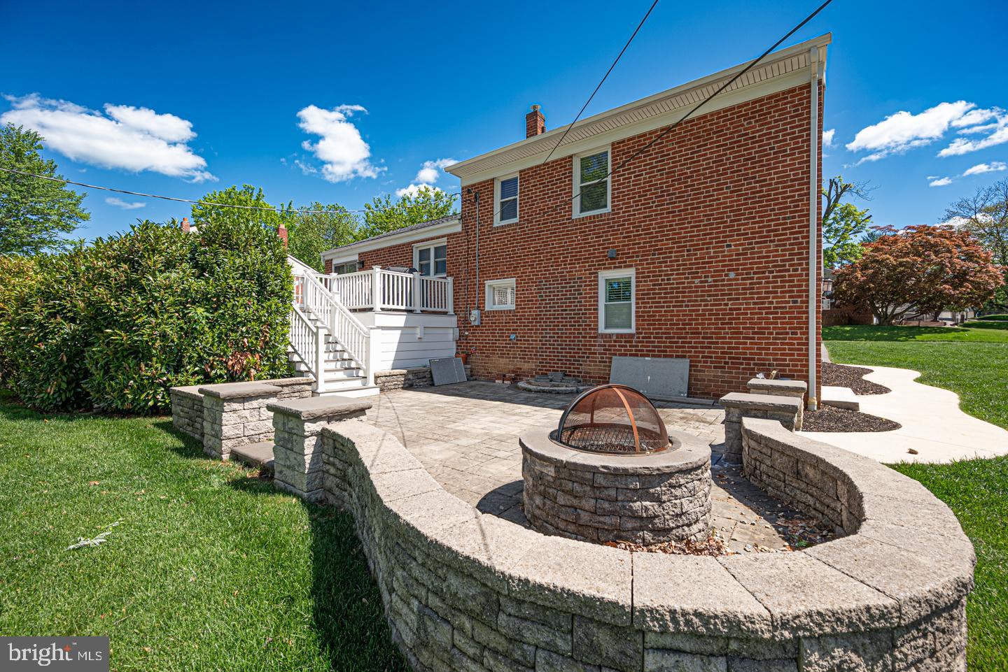 742 Elgin Rd
