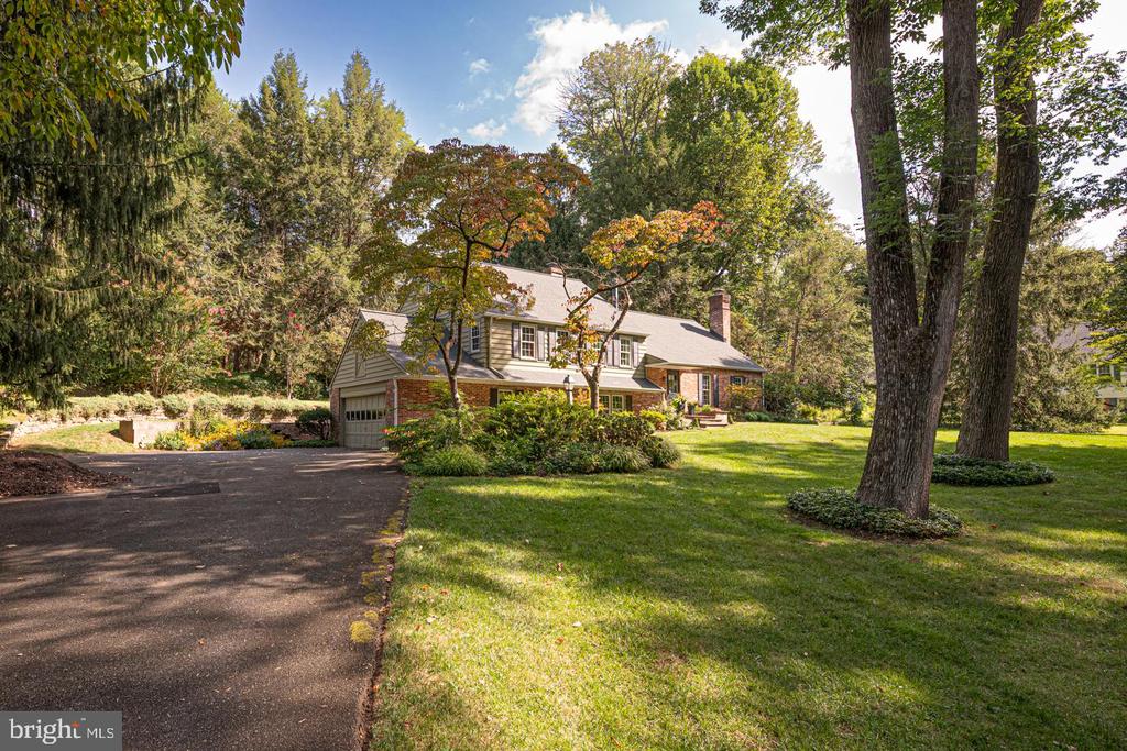 2 LOCUST LANE
