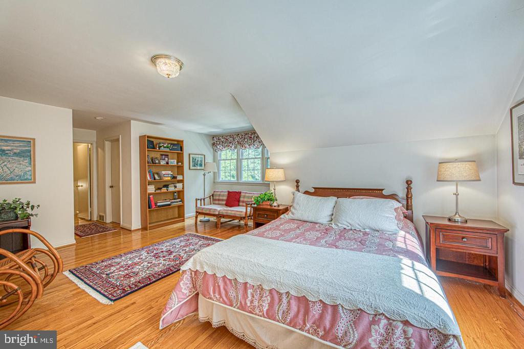 2 LOCUST LANE