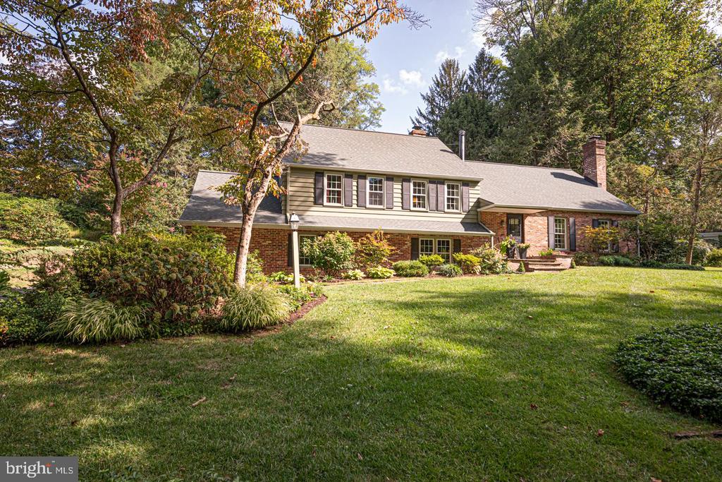 2 LOCUST LANE