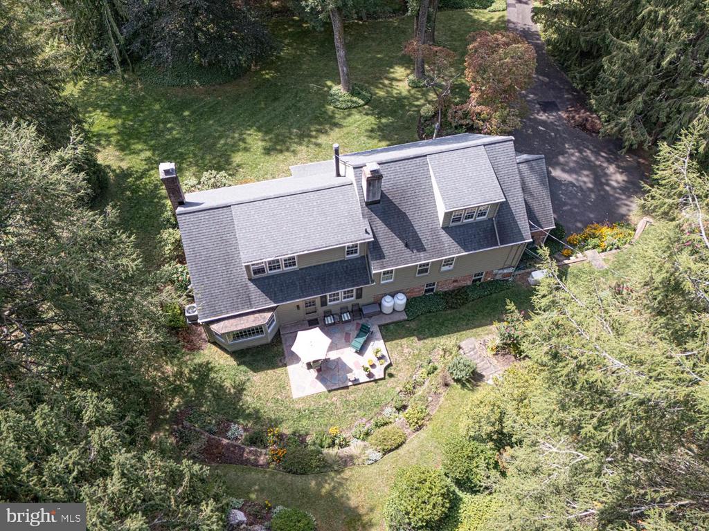 2 LOCUST LANE