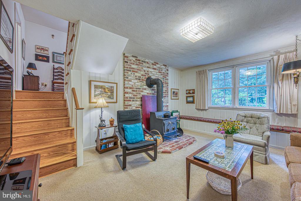 2 LOCUST LANE