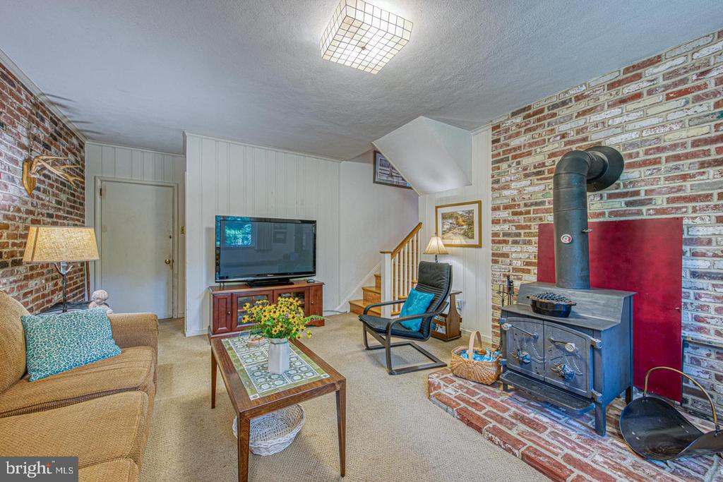 2 LOCUST LANE