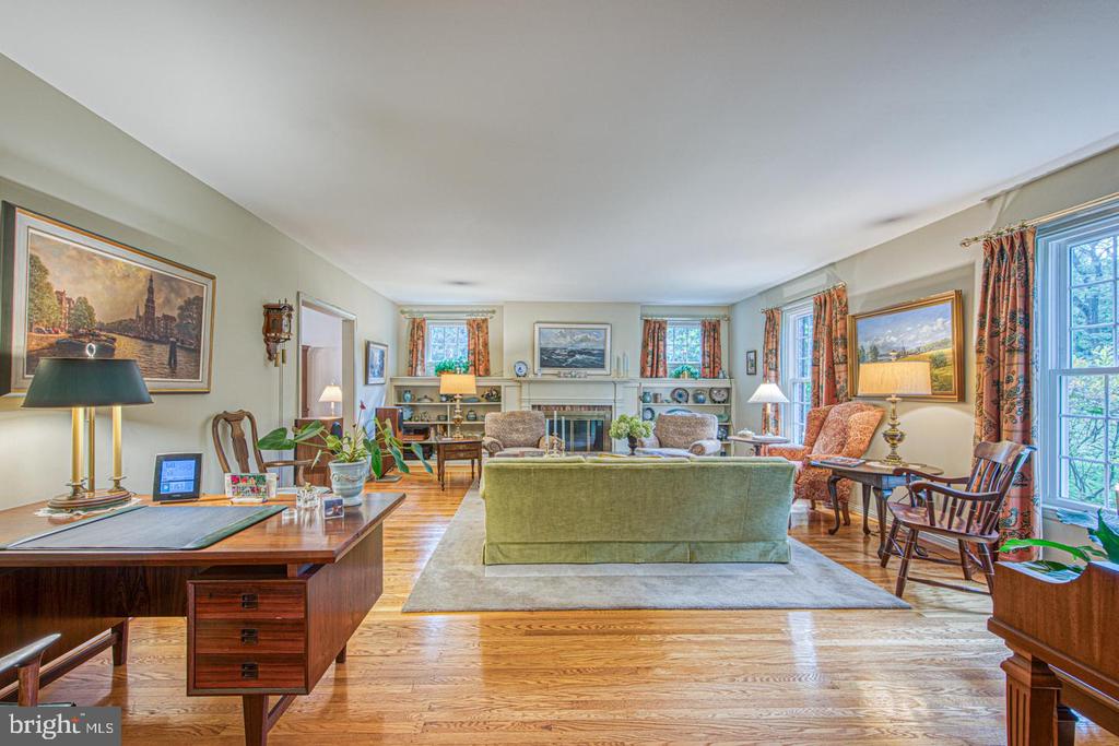 2 LOCUST LANE
