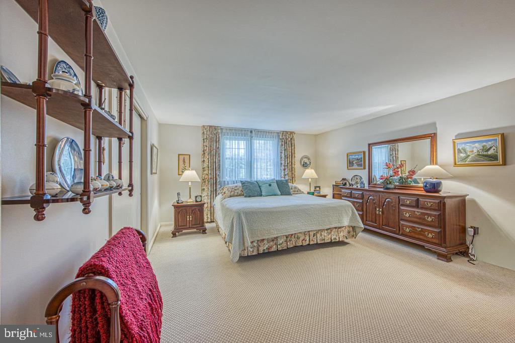 2 LOCUST LANE