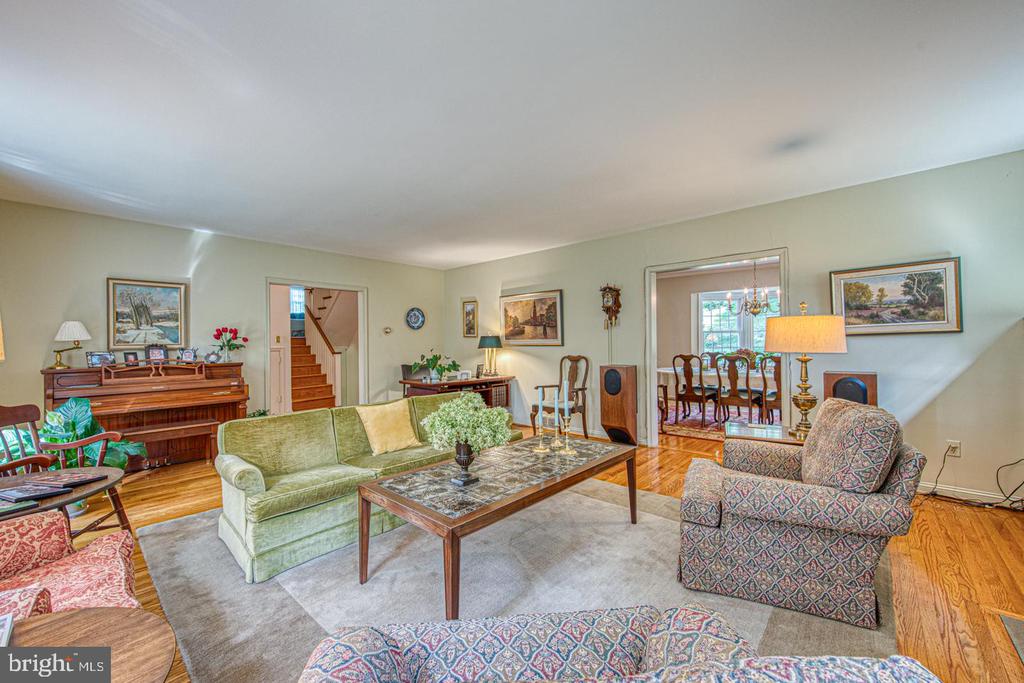2 LOCUST LANE