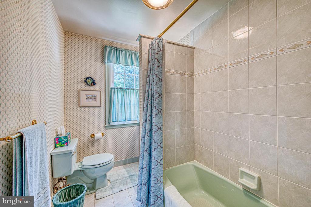 2 LOCUST LANE