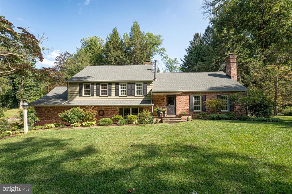 2 LOCUST LANE