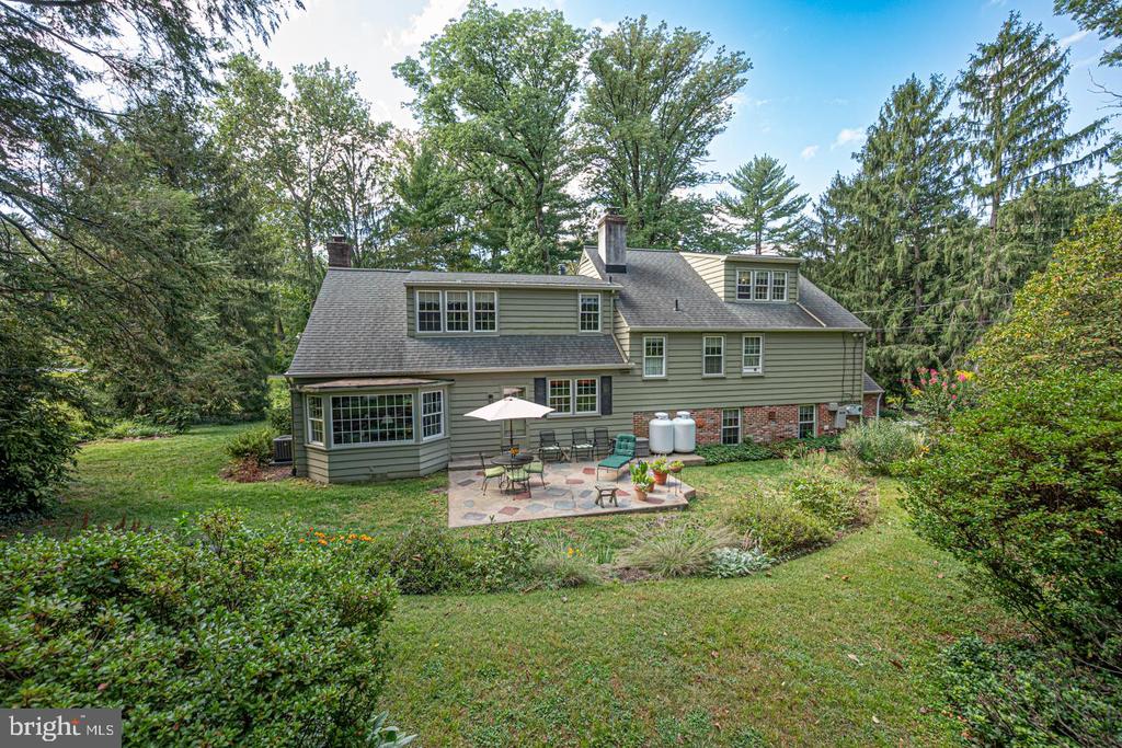 2 LOCUST LANE