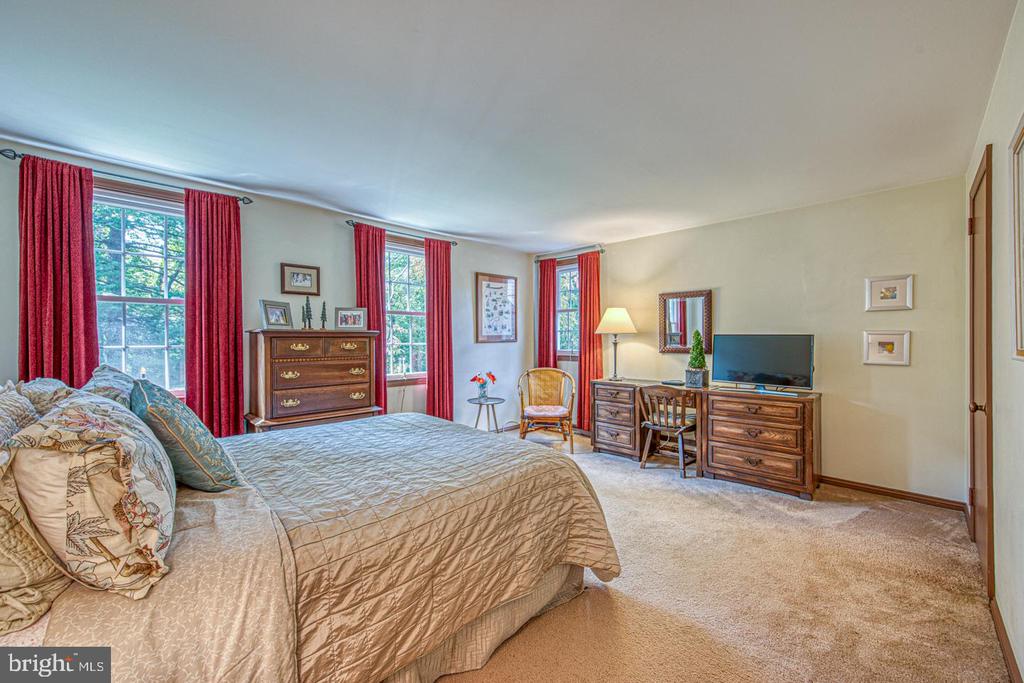 2 LOCUST LANE