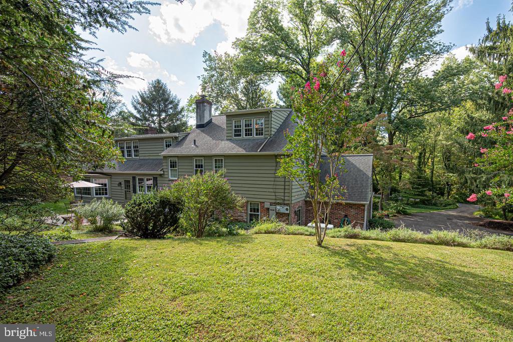 2 LOCUST LANE