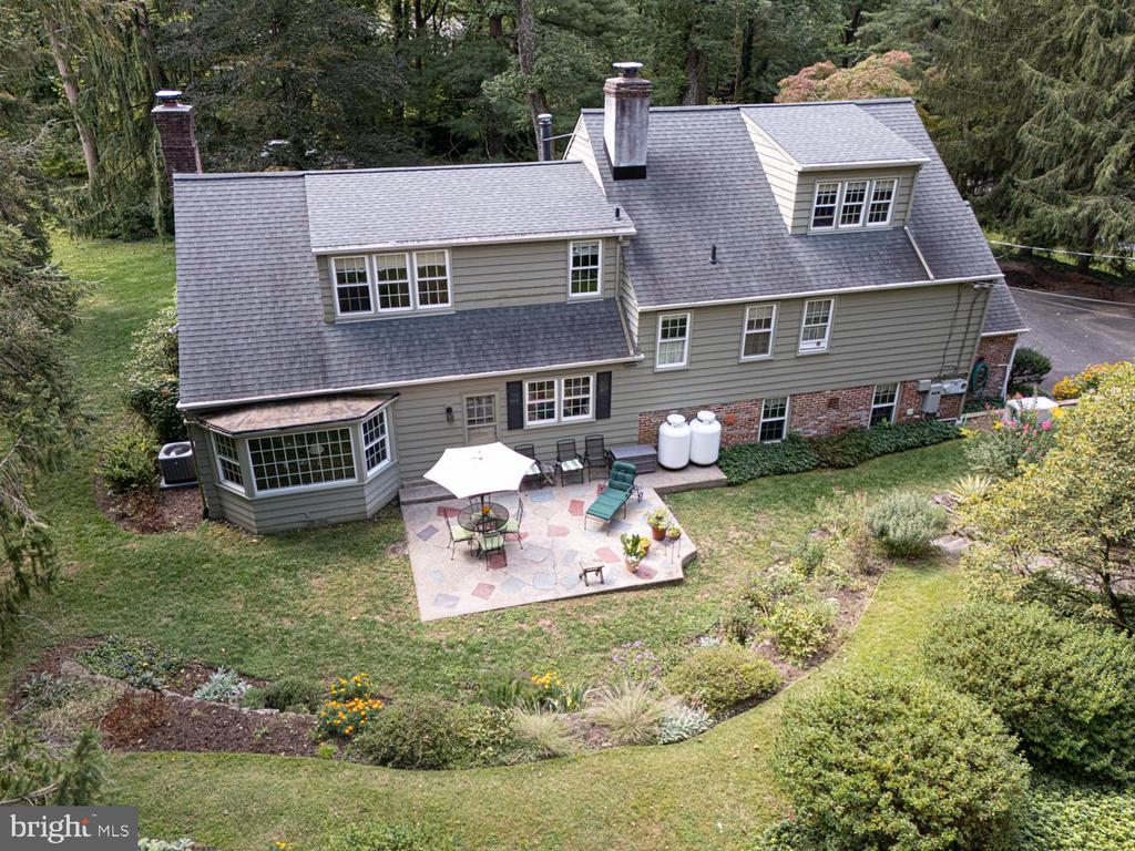 2 LOCUST LANE