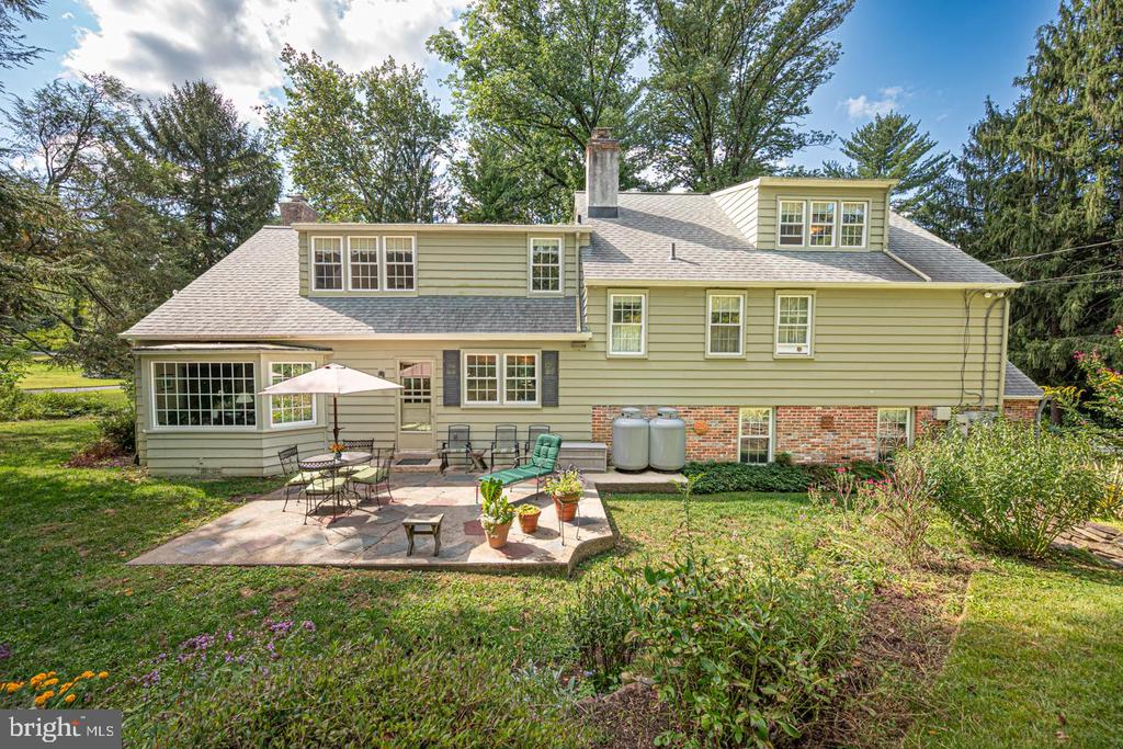 2 LOCUST LANE
