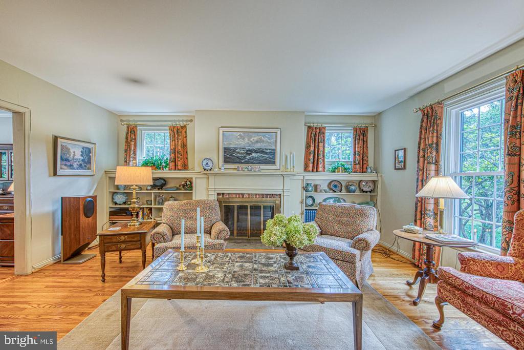 2 LOCUST LANE