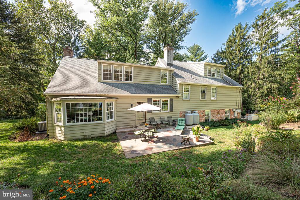 2 LOCUST LANE
